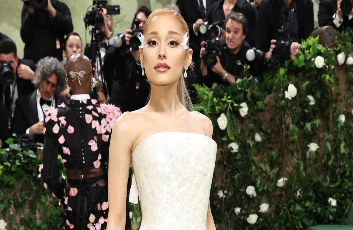 Ariana Grande Calls for Mandatory Mental Therapy for Young Stars in Entertainment