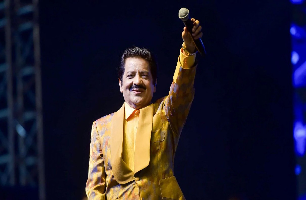 Udit Narayan Faces Backlash After Kissing Female Fan on Lips During Concert